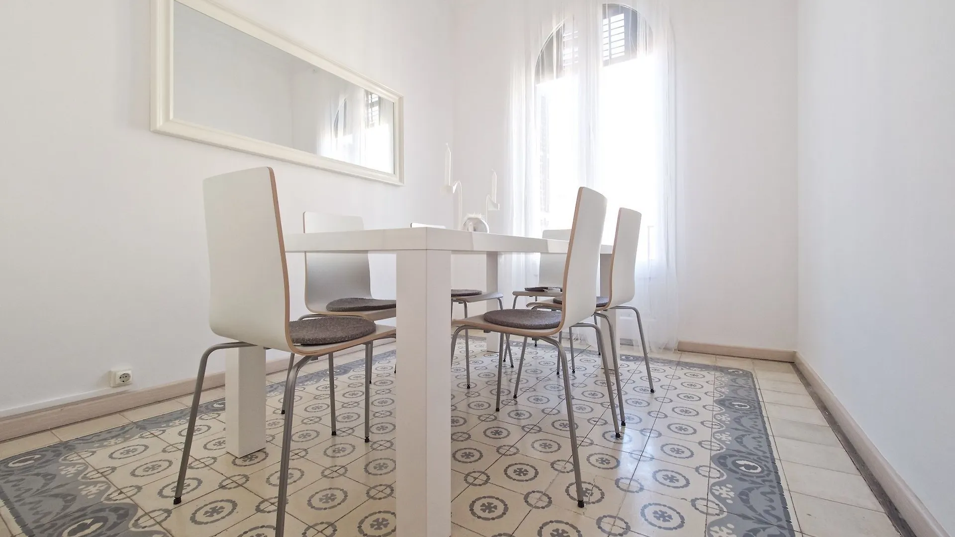 Suites4Days Gaudi Eixample Barcelona 0*,  Spain
